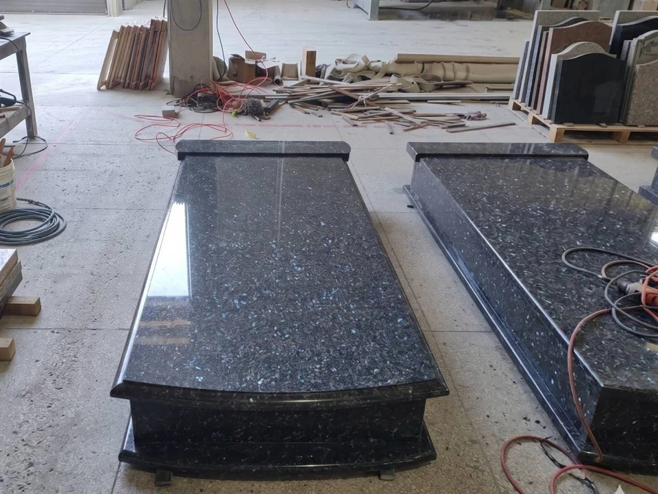 Monument tal-Granit Blue Pearl